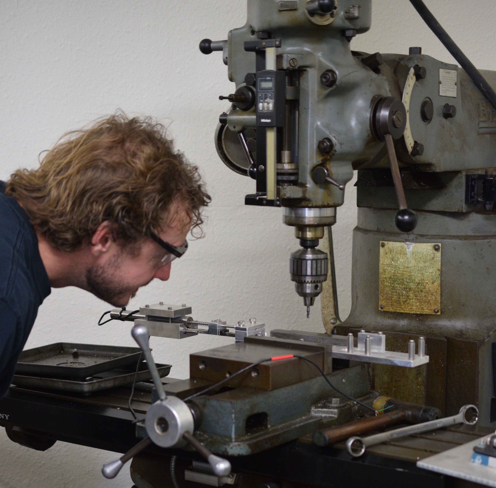 Indicating a fixture plate setup on the mill table